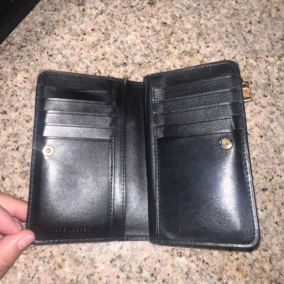 Marc Jacobs Black Pebbled Leather Slim Card Holder with Gold Logo - Picture 5 of 16